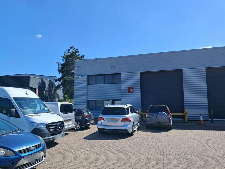 Unit 2, The Western Centre, Western Road, Bracknell to rent - Building Photo - Image 3 of 21
