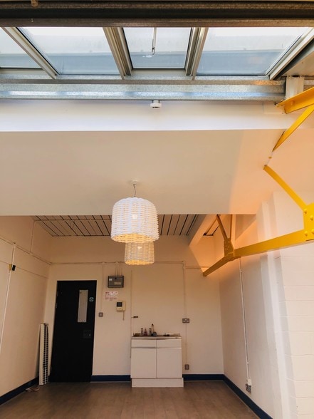 5 Conlan St, London to rent - Building Photo - Image 3 of 50