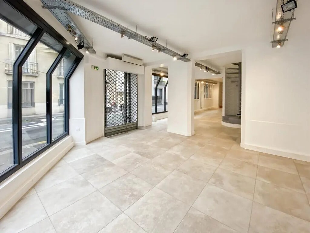 Location Commerce 313 m² - Photo 1