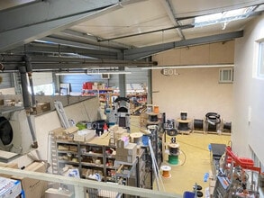 Light Industrial in Chassieu to rent Interior Photo- Image 2 of 11