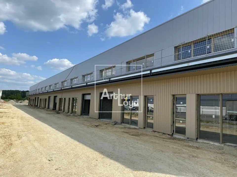 Light Industrial in Marolles-en-Hurepoix for sale Building Photo- Image 1 of 6