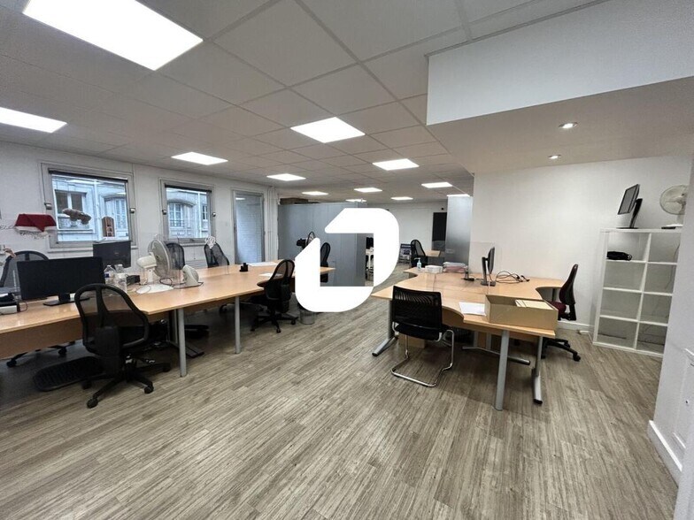 Office in Paris for sale - Interior Photo - Image 1 of 10