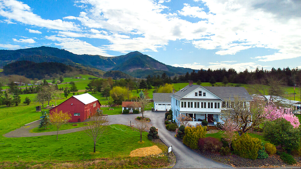 121 Melton Rd, Roseburg, OR for sale - Primary Photo - Image 1 of 41