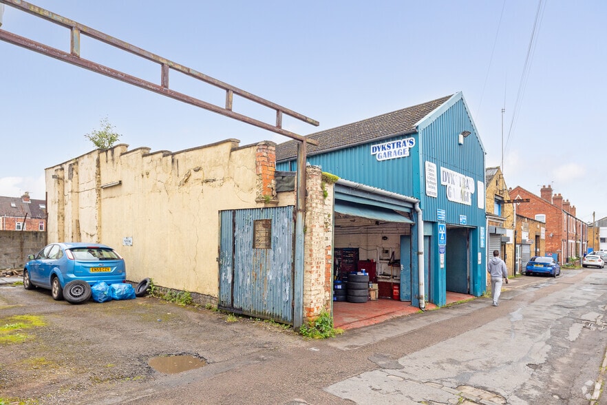 56-60 Pillard House Ln, Gainsborough to rent - Building Photo - Image 1 of 9