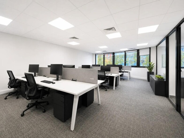 110 Avenue Victor Hugo, Boulogne-Billancourt to rent - Interior Photo - Image 2 of 8