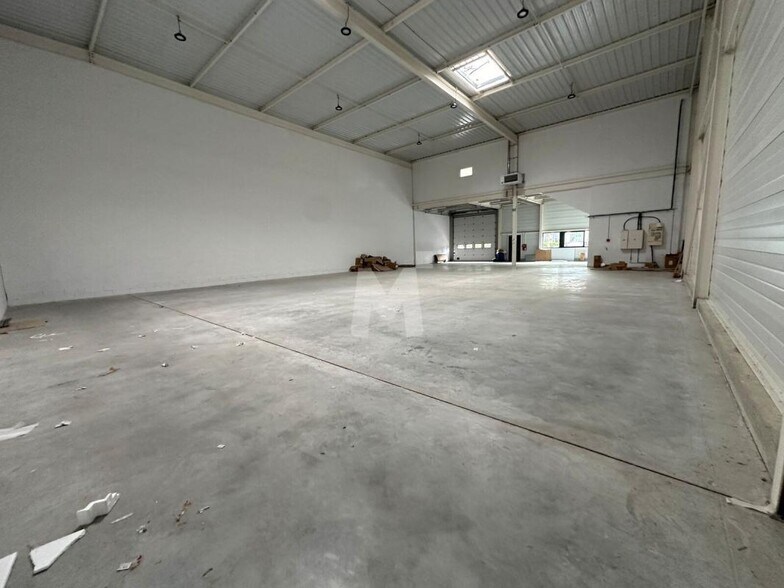 Light Industrial in Villebon-sur-Yvette to rent - Building Photo - Image 3 of 14