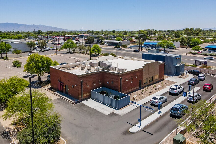 4625 E Grant Rd, Tucson, AZ for rent - Primary Photo - Image 1 of 9