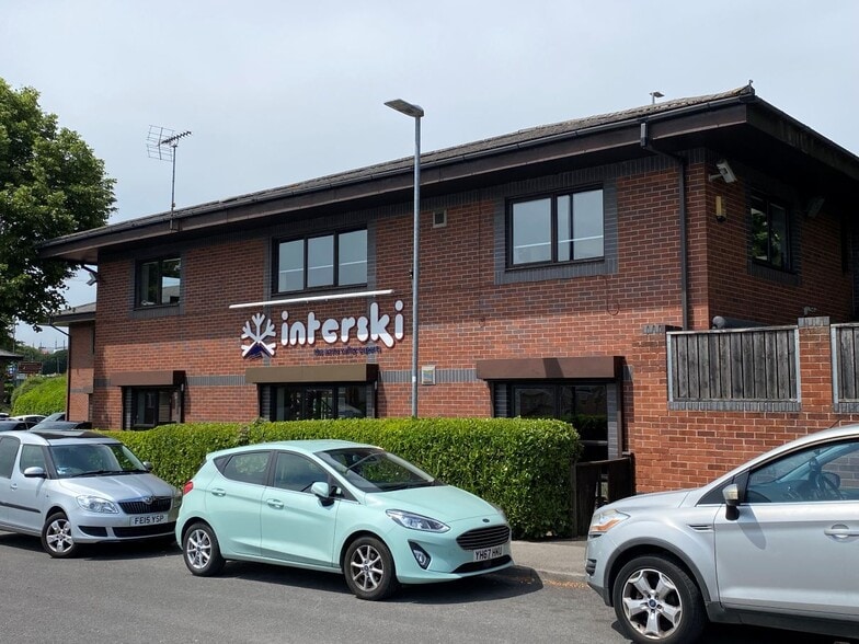 8 Commercial Gate, Mansfield to rent - Building Photo - Image 3 of 13