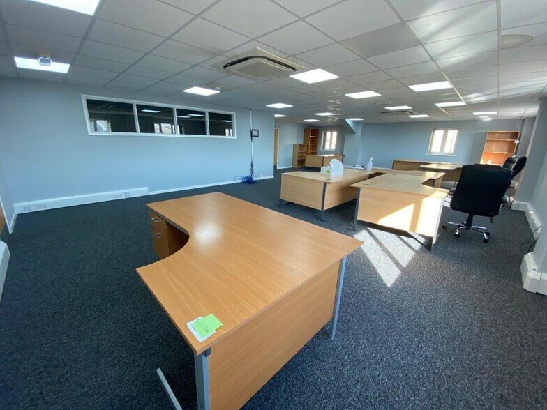 1 Riverside Av W, Lawford to rent - Building Photo - Image 1 of 13