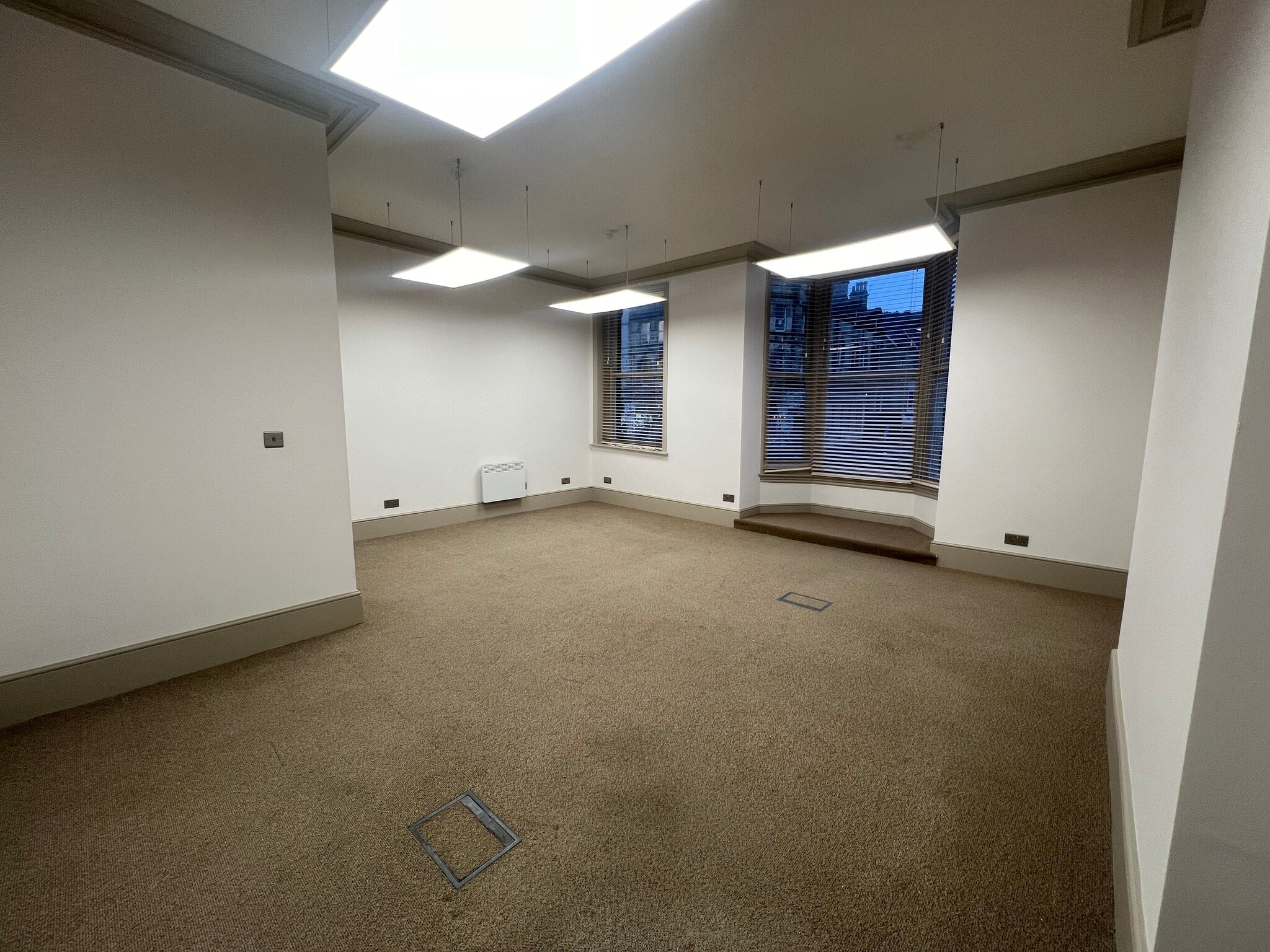 10-12 The Grove, Ilkley to rent Interior Photo- Image 1 of 4