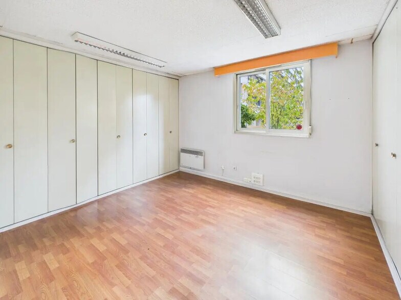 Office in Lyon for sale - Interior Photo - Image 2 of 8