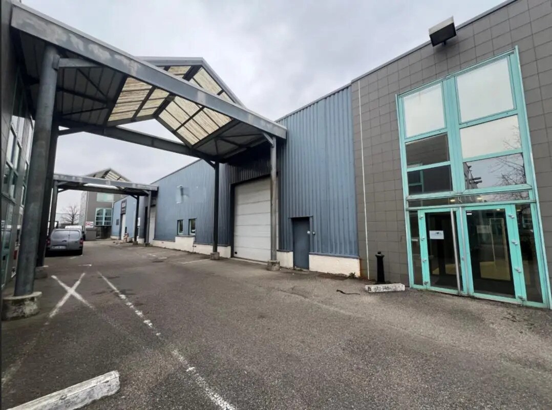 Office in Bron to rent Building Photo- Image 1 of 9