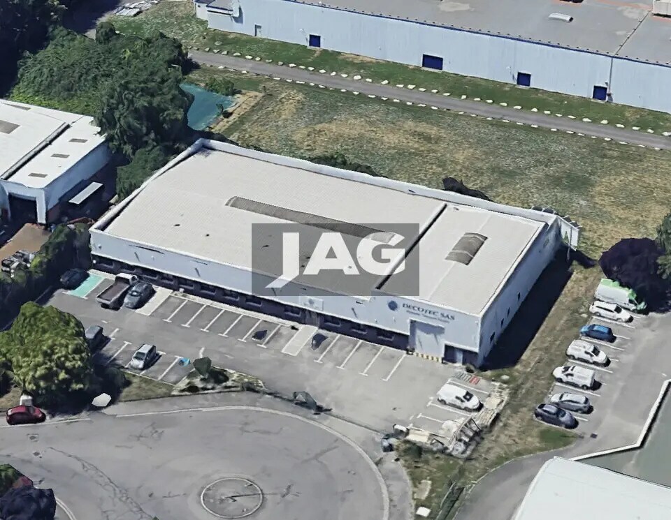 Light Industrial in Vaulx-en-Velin to rent Aerial- Image 1 of 11
