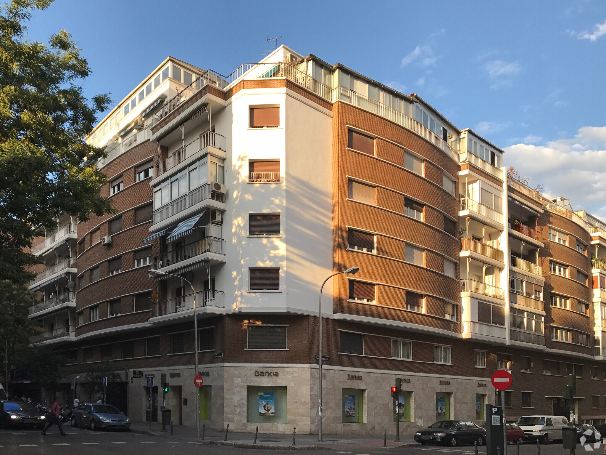 Office / Retail in Madrid, Madrid to rent Primary Photo- Image 1 of 2