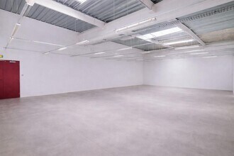 6 Rue Bernard Palissy, Bondoufle to rent Interior Photo- Image 2 of 9