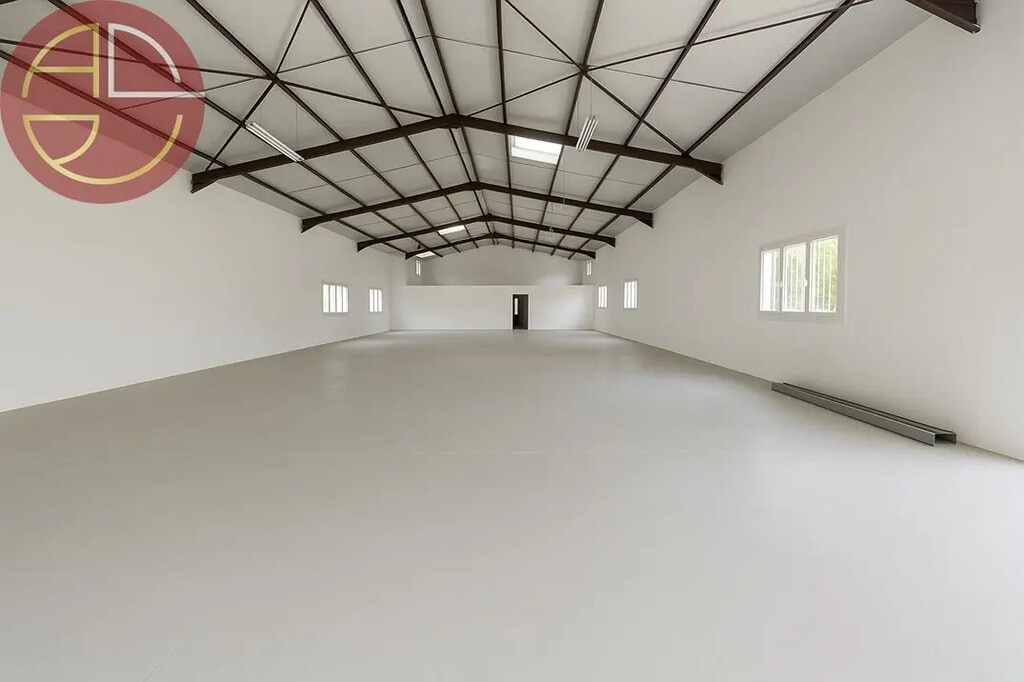 Location Entrepôt 759 m² - Photo 1