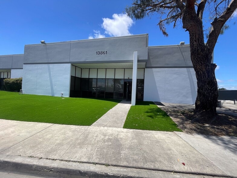 13861 Seaboard Cir, Garden Grove, CA for sale - Building Photo - Image 1 of 1
