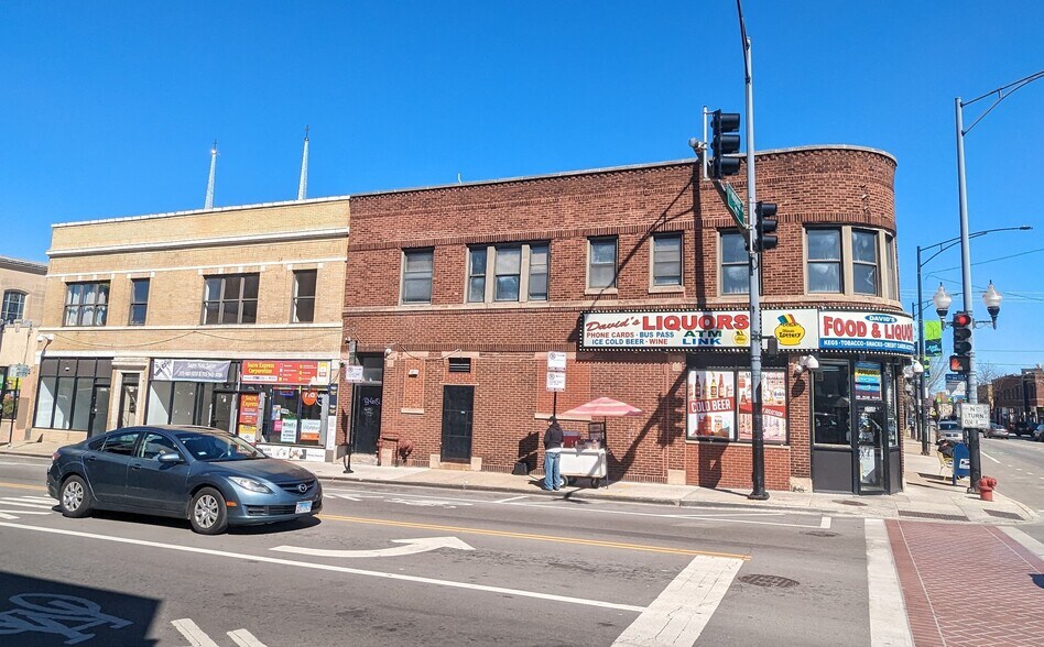 3146-3158 W Montrose Ave, Chicago, IL to rent - Building Photo - Image 2 of 4