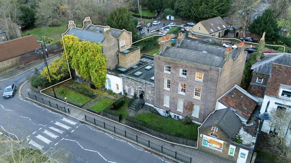 58-60 Silver St, Enfield to rent - Building Photo - Image 1 of 6