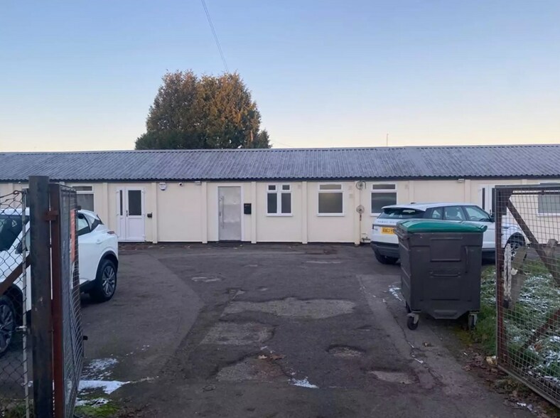 38A Spikes Bridge Rd, Southall to rent - Building Photo - Image 1 of 2