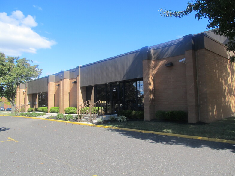 204 E Park Dr, Mount Laurel, NJ for rent - Building Photo - Image 1 of 3