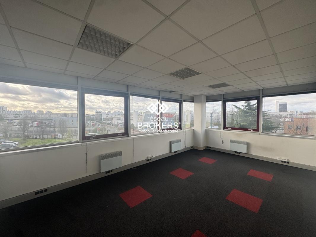 Office in Gennevilliers to rent Interior Photo- Image 1 of 5