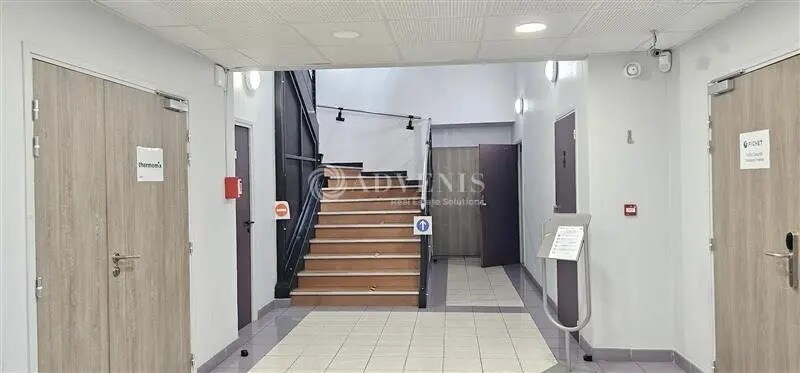 Office in Lesquin to rent - Lobby - Image 2 of 5