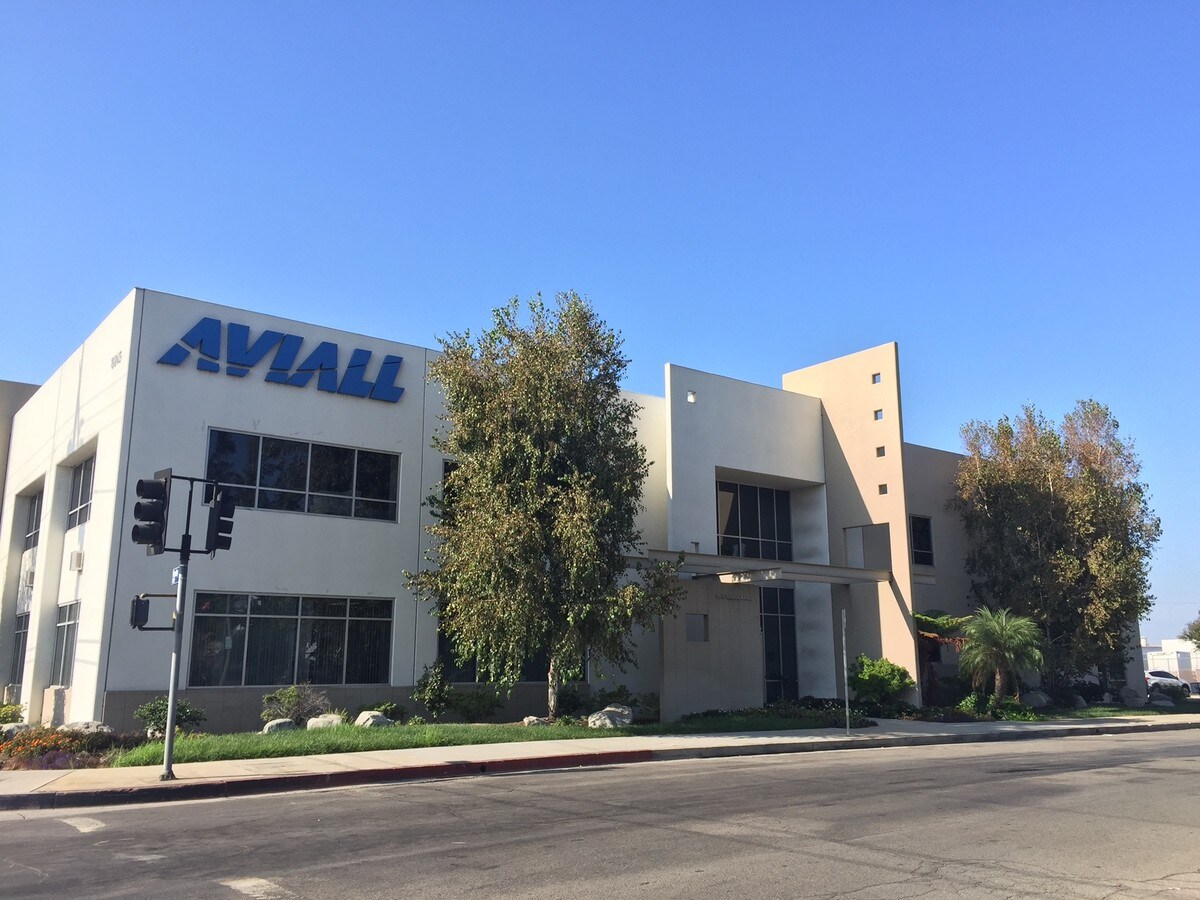 8045 Woodley Ave, Van Nuys 91406 UK