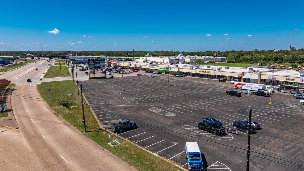 I-35 & Waco Dr, Waco, TX for rent - Building Photo - Image 1 of 7