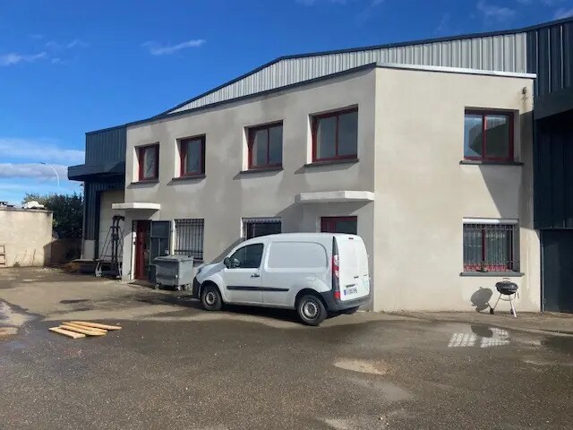 Rue De Provence, Saint-Priest to rent - Building Photo - Image 2 of 10