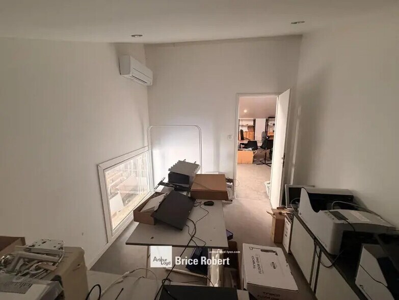73 Rue Paul Et Marc Barbezat, Décines-Charpieu to rent - Interior Photo - Image 3 of 12