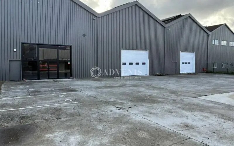 Light Industrial in Corbeil-Essonnes to rent Building Photo- Image 1 of 5