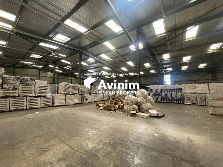 Industrial in Aix-en-Provence to rent - Interior Photo - Image 2 of 11