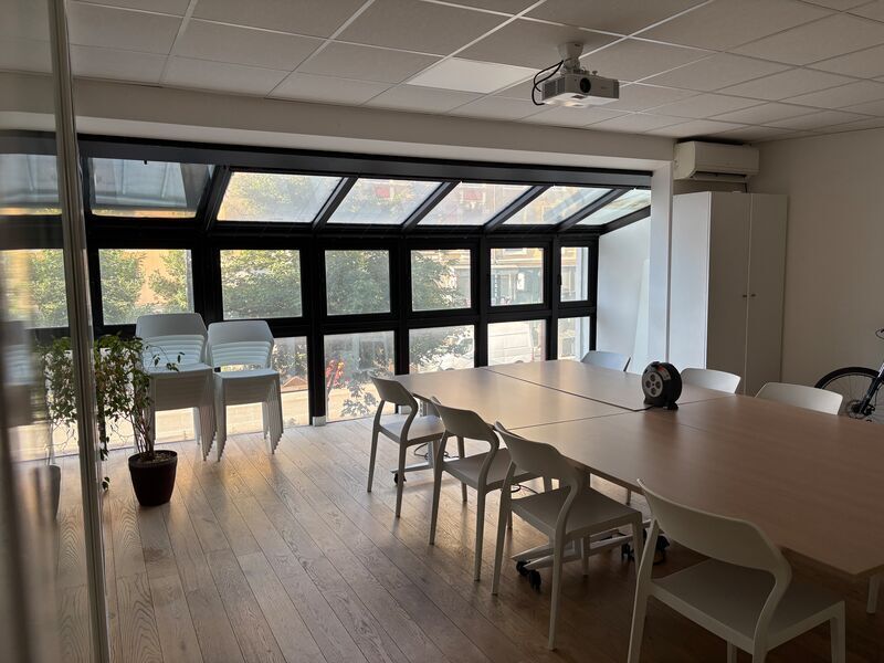 Office in Villeurbanne to rent Interior Photo- Image 1 of 14
