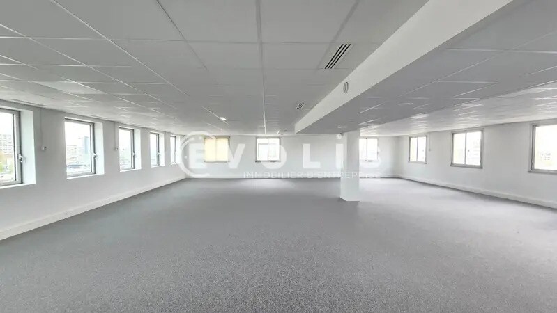 Office in Ivry-sur-Seine to rent - Building Photo - Image 2 of 15
