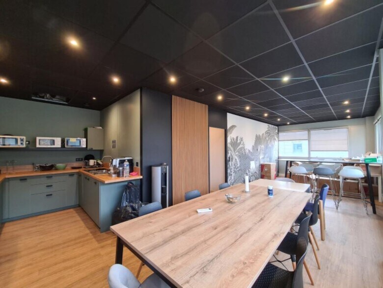 8 Rue Pascal, Bron to rent - Interior Photo - Image 2 of 6