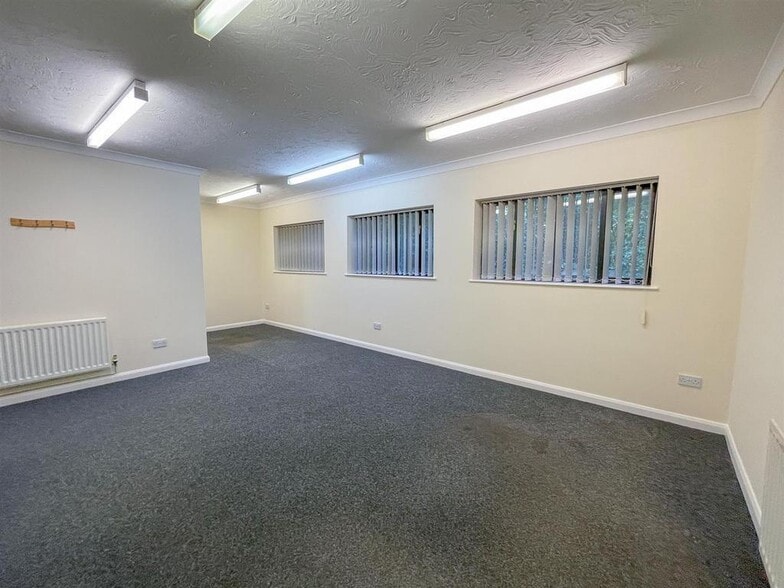 Main St, Bishop Auckland to rent - Building Photo - Image 2 of 12