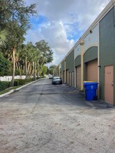 1975 Sansbury Way, West Palm Beach, FL for rent Building Photo- Image 2 of 8