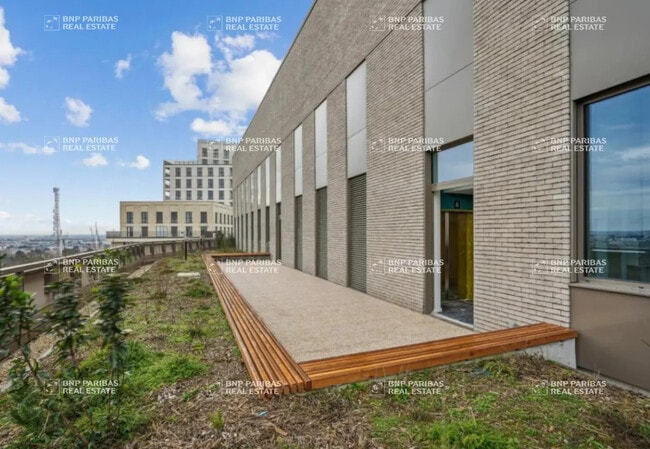 Location Bureaux 202 m² à 5 488 m²