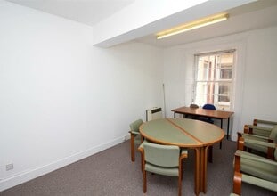 20-22 High St, Hawick to rent Interior Photo- Image 2 of 3
