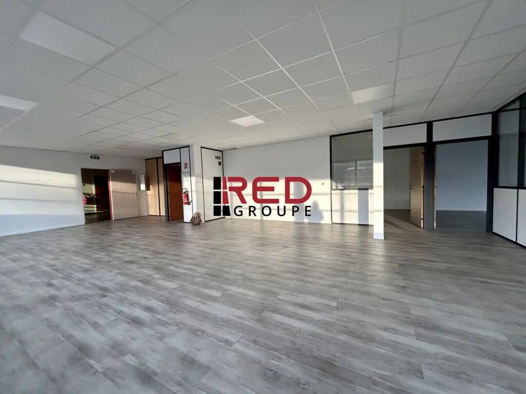Location Bureaux 155 m² - Photo 1