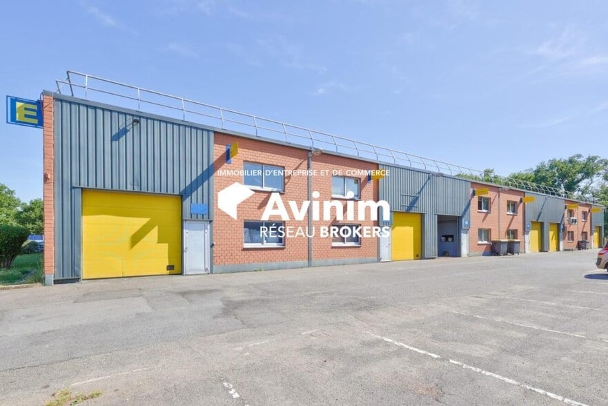 Industrial in Saint Ouen L Aumone to rent - Building Photo - Image 1 of 2
