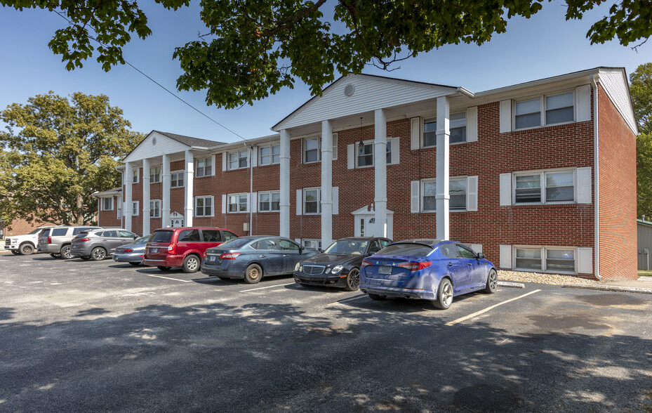 Colonial Arms, Maple Terrace & Roban portfolio of 3 properties for sale on LoopNet.co.uk - Building Photo - Image 2 of 3