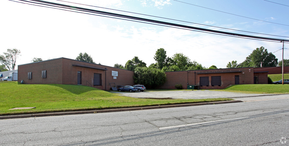 1931 W Green Dr, High Point, NC for sale - Primary Photo - Image 1 of 1