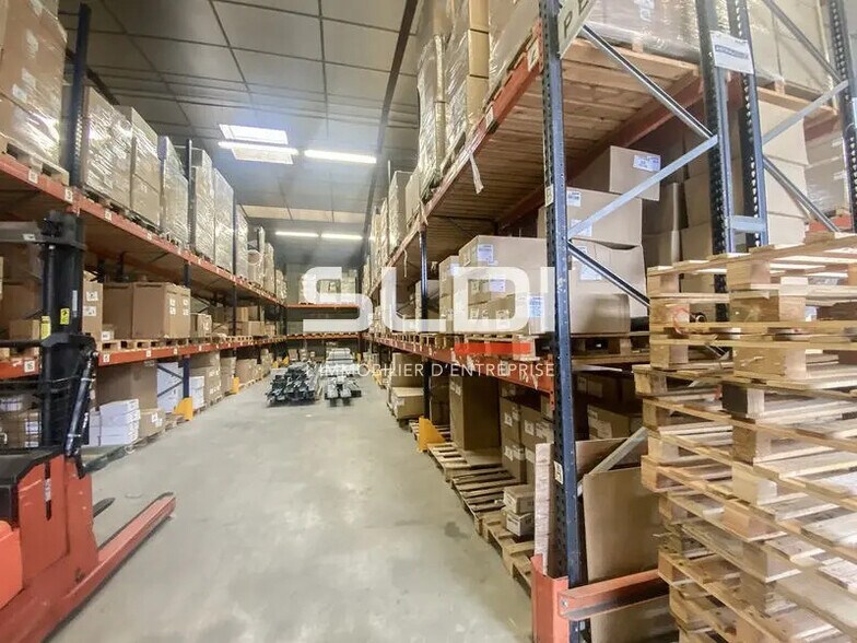 Light Industrial in Chassieu to rent - Interior Photo - Image 2 of 11