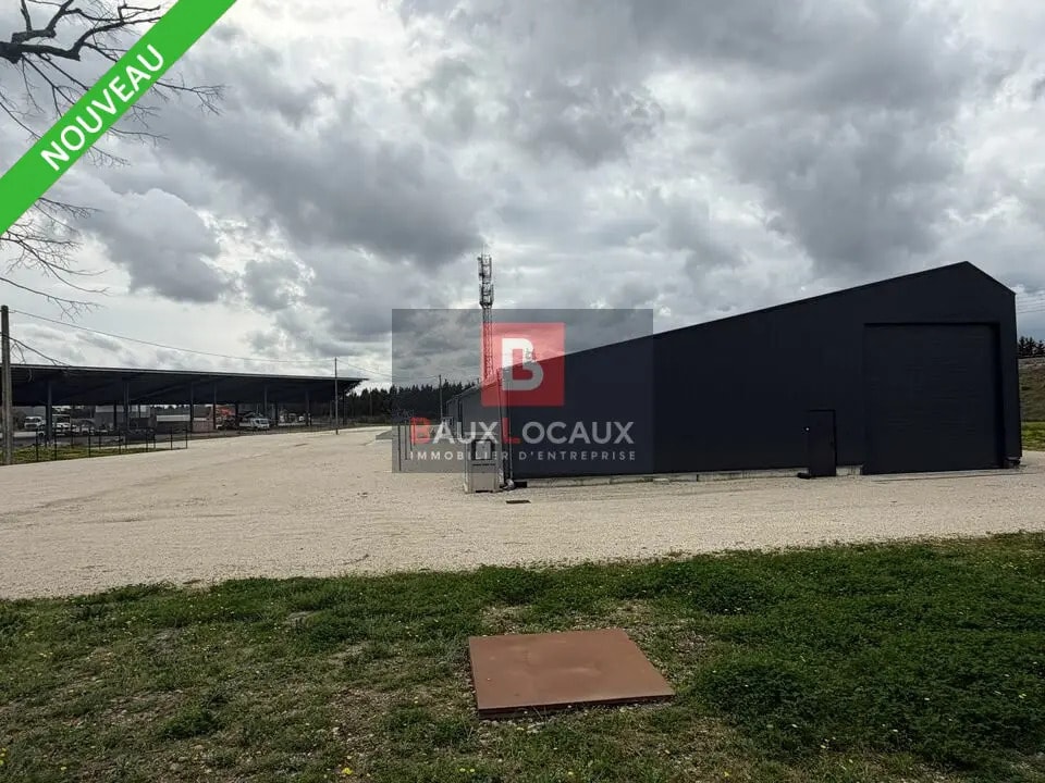 Location Entrepôt 1 350 m² - Photo 1