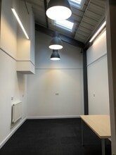 12 Deer Park Rd, London to rent Interior Photo- Image 1 of 2