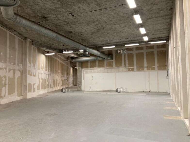 Light Industrial in Ivry-sur-Seine to rent - Building Photo - Image 2 of 5