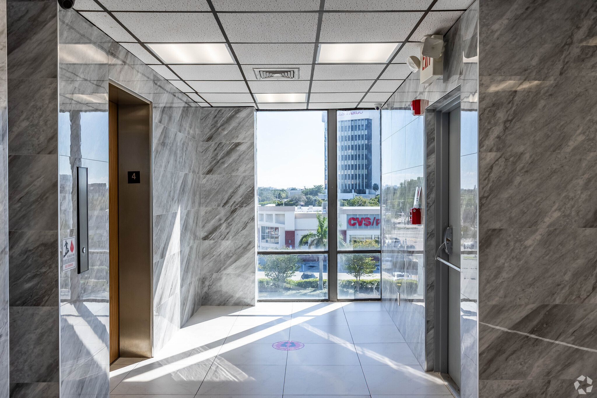 2161 E Commercial Blvd, Fort Lauderdale, FL to rent Interior Photo- Image 1 of 6