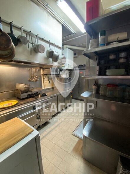 Retail in Paris to rent - Interior Photo - Image 3 of 7